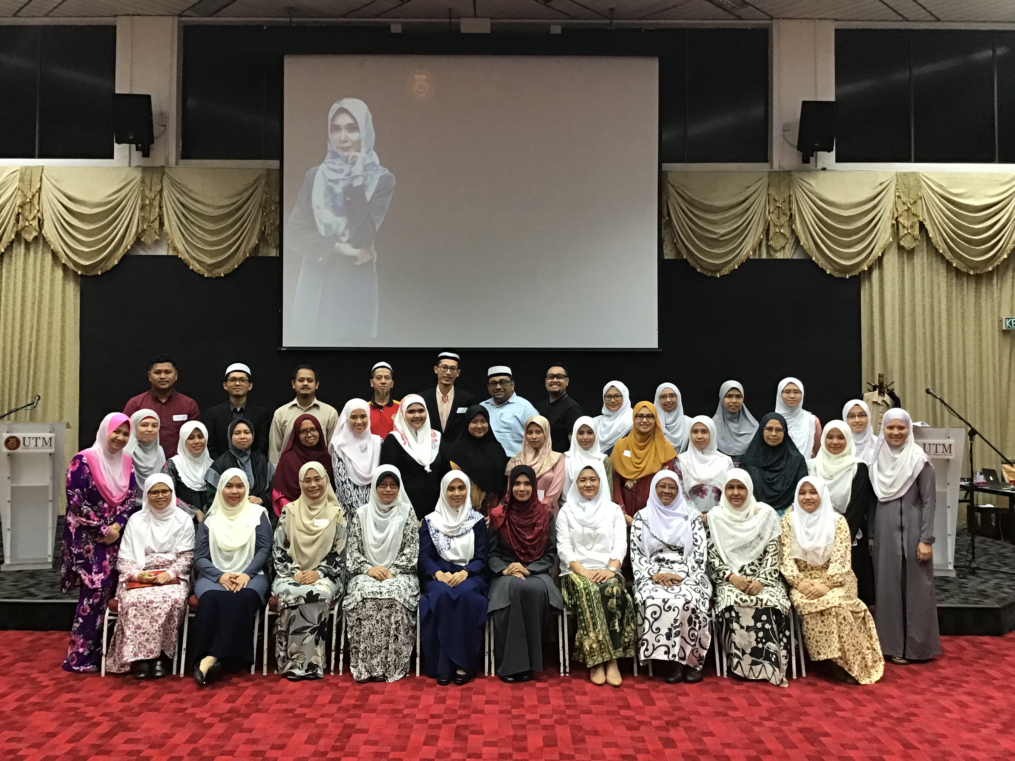 Kursus Penampilan & Etiket Sosial Universiti Teknologi Malaysia