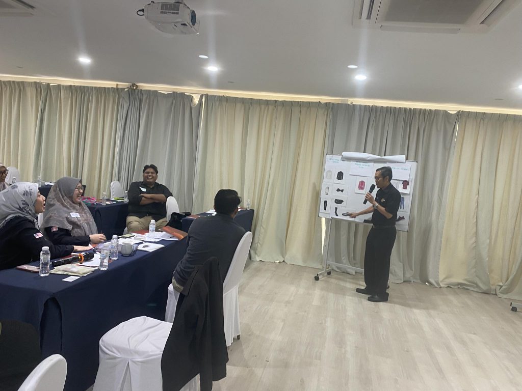 Keyakinan itu bukan dilahirkan, ia dibina. Imej dan penampilan profesional bukan untuk menunjuk, tetapi untuk meyakinkan. Keyakinan bukan sekadar apa yang kita pakai atau ucapkan, tetapi bagaimana kita membawa diri. Bagaimana kita mampu meninggalkan setiap pertemuan dengan aura positif, profesional, dan berkeyakinan.