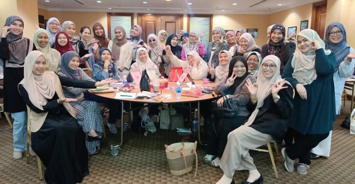 Kursus Penampilan Diri Sebagai Pendidik Guru Cantik Anak Murid Ceria